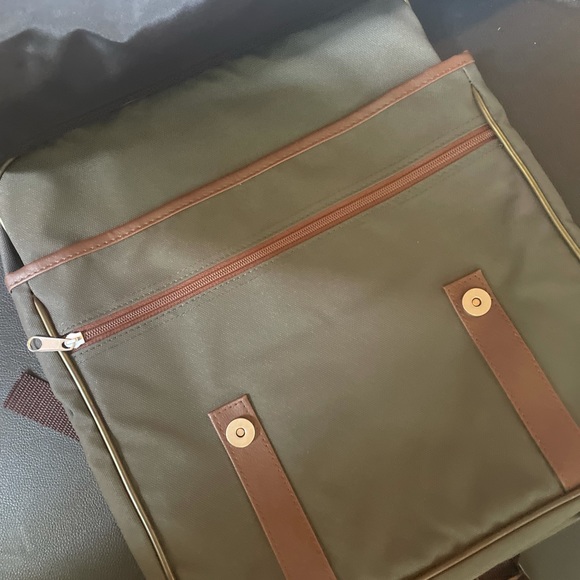 GNBI black messenger bag/shoulder bag NWT - Picture 7 of 8